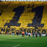 Schon vor dem Spiel verabschiedete die Dortmunder Südtribüne Vereinslegende Marco Reus. 12 Jahre lang spielte er in schwarz-gelb, holte zwei Mal den DFB-Pokal und zog zweimal ins Champions League-Finale ein. Die Fans dankten es ihm mit einer Choreografie.