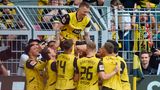 Der Dortmunder Kapitän revanchiert sich prompt für die Standing Ovations mit einem Traumtor gegen Darmstadt 98. Seine Team-Kollegen feierten mit.