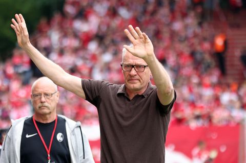 Auch Christian Streich sagt nach sagenhaften 13 Jahren als Trainer beim SC Freiburg Adieu. Mit Tränen in den Augen verabschiedete sich der dienstälteste Übungsleiter bei den Fans.