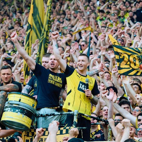 Auf Tuchfühlung: Marco Reus verabschiedete sich persönlich von der Südtribüne