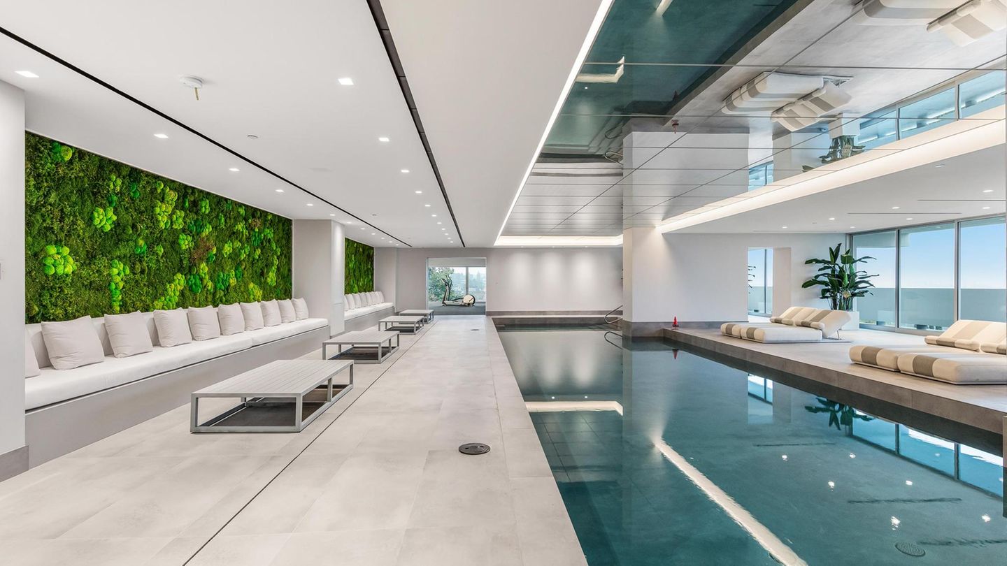 Sollte es in Beverly Hills mal regnen, bietet "The One" auch innenliegende Pools.