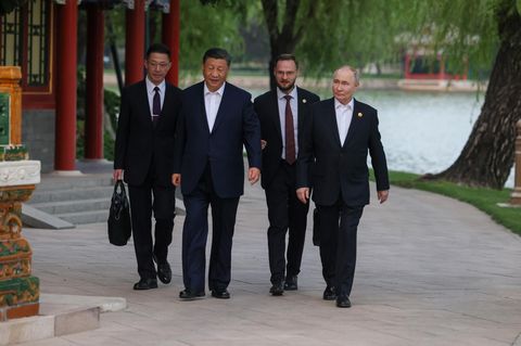 Putin posiert zwar auch mal "oben ohne", für Peking ist "ohne Krawatte" mehr als  locker.
