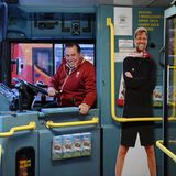 Klopp ist in Liverpool allgegenwärtig: So auch hier als Pappfigur in einem Bus.