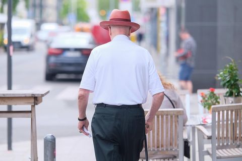 Rentenreform: Ein älterer Herr mit Strohhut