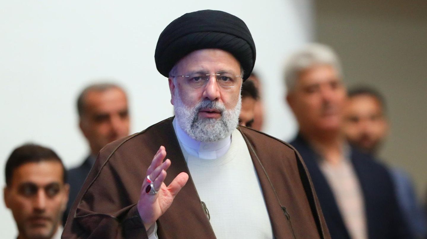 Der iranische Präsident Ebrahim Raisi bei einem internationalen Gipfel in Teheran im April