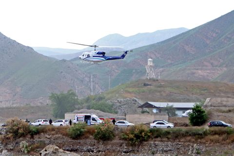 Mit diesem Hubschrauber hatte der iranische Präsident Raisi die Grenze zu Aserbaidschan besucht – nun ist er verschollen