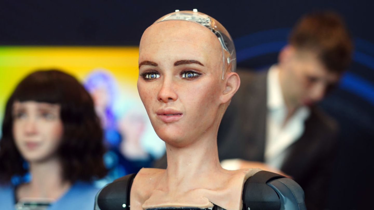 Sophia: Roboter hält Abschlussrede vor 2000 Studenten – und empfiehlt Blauschimmelkäse-Dip