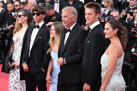 Kevin Costner mit seiner Familie bei den Filmfestspielen in Cannes