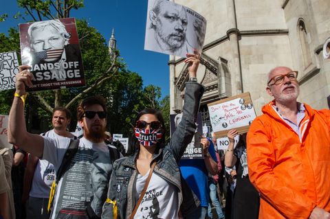 Einige Protestierende gehen seit Jahren für Julian Assange auf die Straße – nun dürfen sie einen Etappensieg feiern