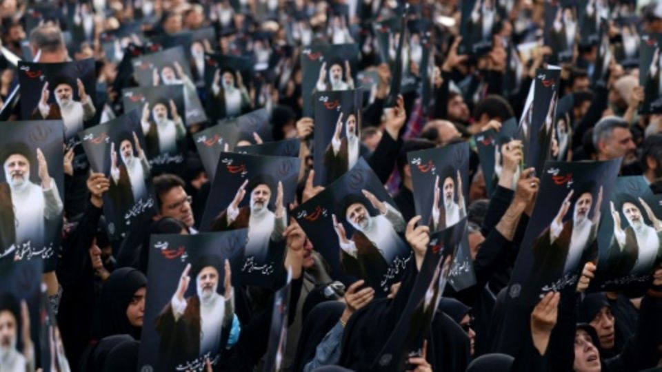 Trauernde Menge in Teheran