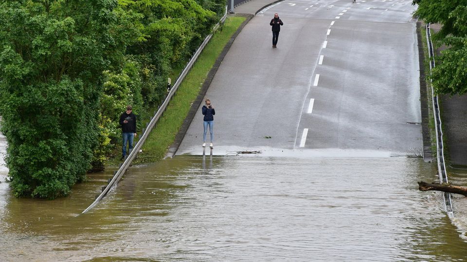 Starkregen sorgte am Samstag in Saarbrücken in der Saar für Hochwasser