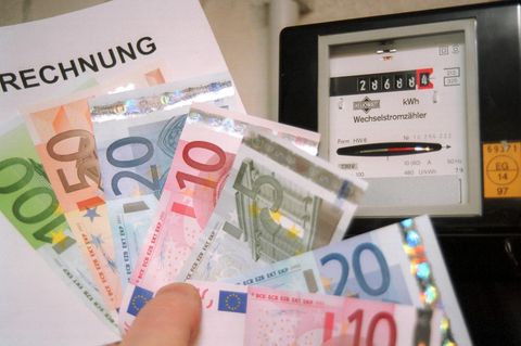 Mit Abstand am teuersten ist der Strom über den Grundversorgungstarif des örtlichen Versorgers. Und trotzdem bezieht ein knappes Viertel der Haushalte in Deutschland diesen noch. 