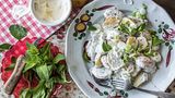 Leckerer rustikaler Kartoffelsalat