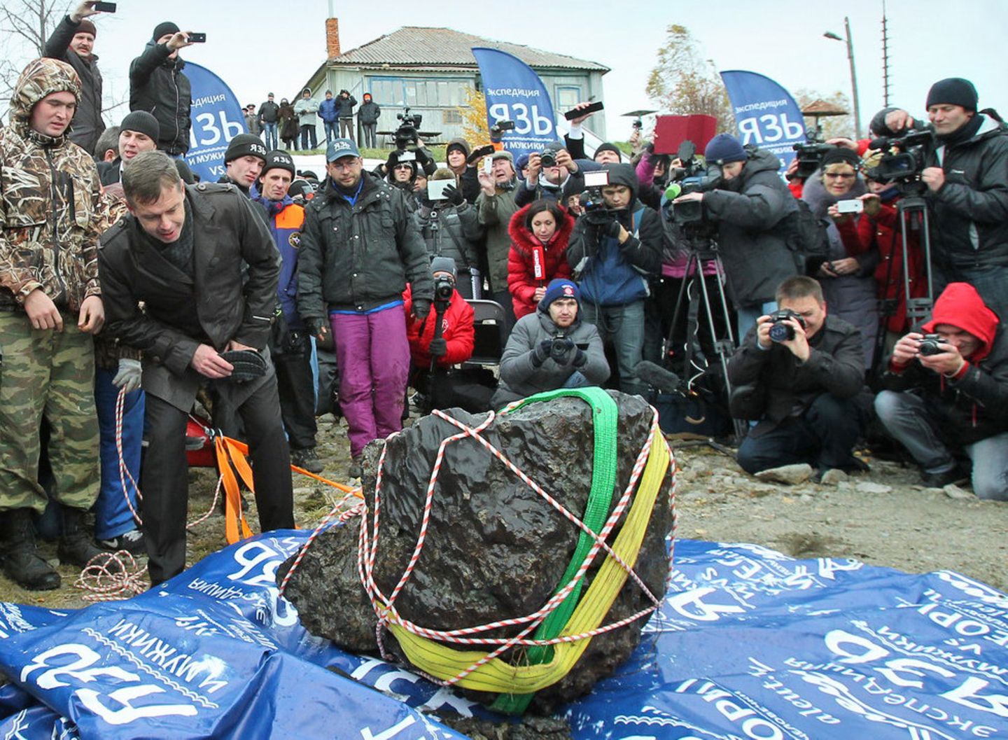 Großer, schwarzer Meteorit