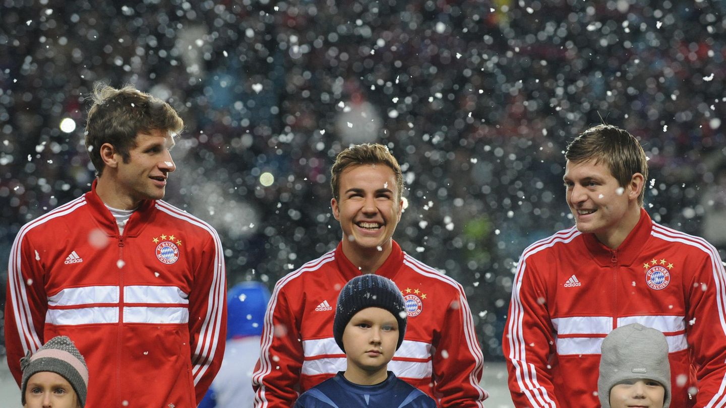 Drei junge deutsche Spieler in der Frühzeit ihrer Karrieren: Thomas Müller (l.), Mario Götze (M.) und Toni Kroos im Trikot der Bayern im November 2013 vor einem Champions-League-Spiel   