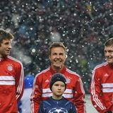 Drei junge deutsche Spieler in der Frühzeit ihrer Karrieren: Thomas Müller (l.), Mario Götze (M.) und Toni Kroos im Trikot der Bayern im November 2013 vor einem Champions-League-Spiel   