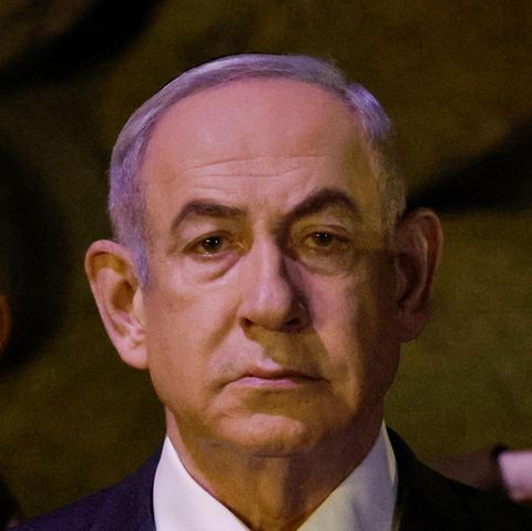 Israels Premierminister Benjamin Netanjahu blickt grimmig
