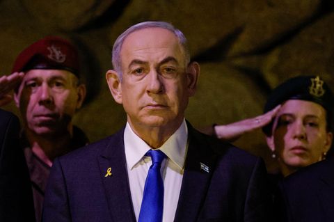Israels Premierminister Benjamin Netanjahu blickt grimmig
