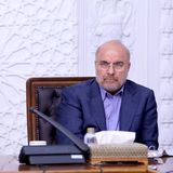 Viele Experten sahen ihn bereits vor Raisis Tod als nächsten Präsidenten: Parlamentspräsident Mohammed Bagher Ghalibafs gilt als konservativer Opportunist, mit Unterstützung der technokratischen Fraktion der Revolutionsgarden, Irans Elitestreitmacht.