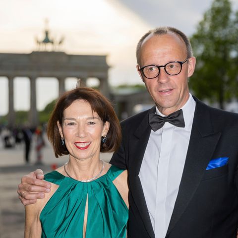 Charlotte und Friedrich Merz in Berlin vor dem Brandenburger Tor