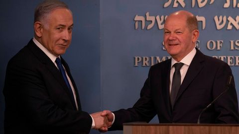 Israels Premierminister Benjamin Netanjahu (li.) und Bundeskanzler Olaf Scholz im März 2024 in Israel