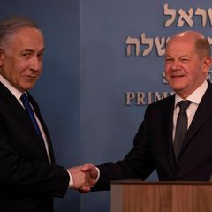 Israels Premierminister Benjamin Netanjahu (li.) und Bundeskanzler Olaf Scholz im März 2024 in Israel