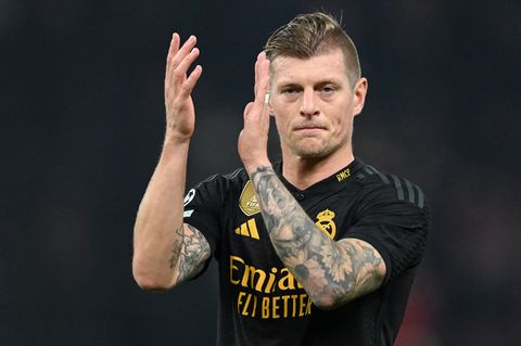 Toni Kroos bedankt sich beim Publikum