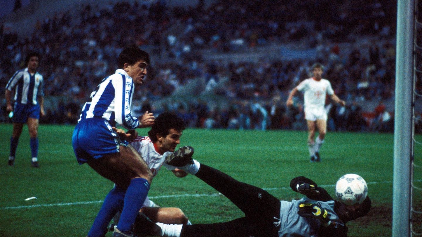 Der Brasilianer Tita erzielt in der zweiten Halbzeit das 1:0 – der Bann ist gebrochen.