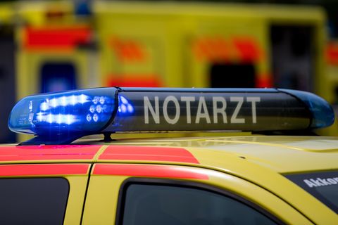Notarztwagen mit Blaulicht