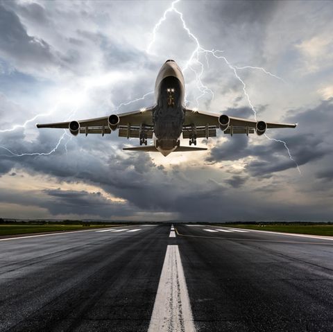 Turbulenzen: Flugzeug landet bei Extremwetter