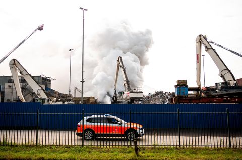 Dichter Rauch über Hamburg-Harburg: Die Brandursache ist noch unklar