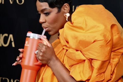 Kann schon ganz alleine trinken: Schauspielerin Fantasia Barrino auf dem roten Teppich