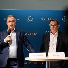 Insolvenzverwalter Stefan Denkhaus (l.) und der Investor Bernd Beetz bei einer Pressekonferenz