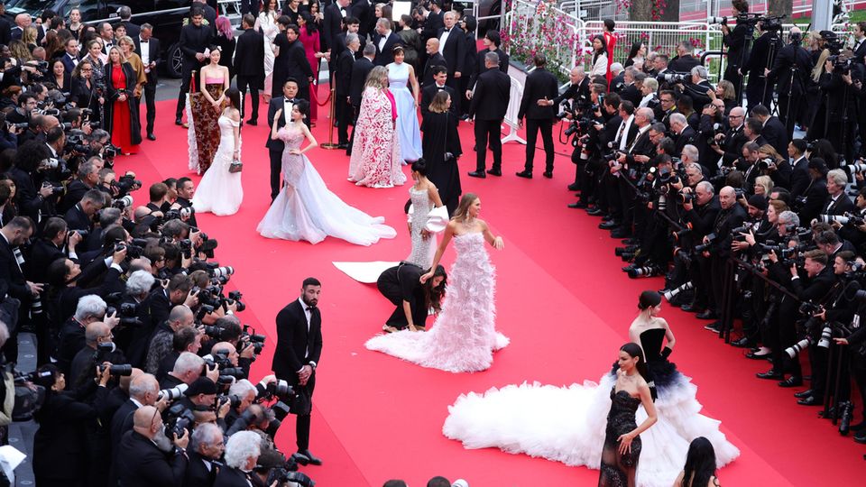 Eröffnungszeremonie  in Cannes, der Rote Teppich von oben