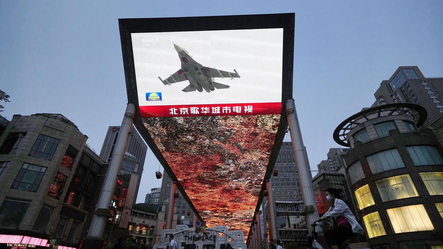Taiwan: China sends dozens of fighter jets to military maneuvers