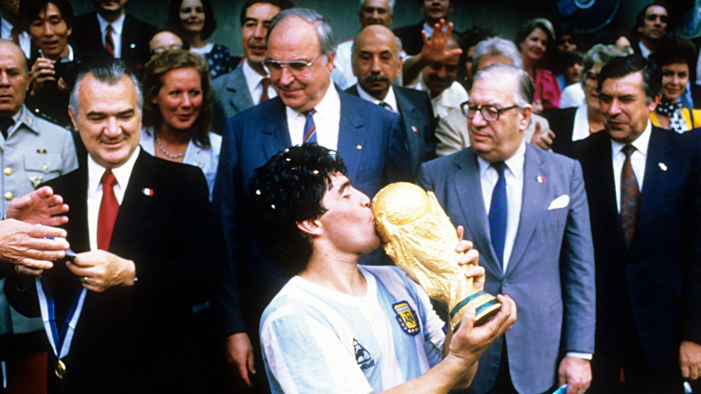 Diego Maradona’s family wants to stop sale of “Golden Ball”