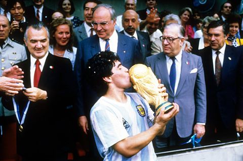1986 wurde Diego Maradona mit Argentinien Fußball-Weltmeister. Als bester Spieler wurde er mit dem "Goldenen Ball" ausgezeichnet. Um diese Trophäe gibt es nun Streit.