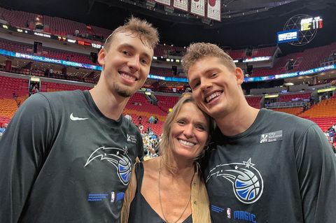 Basketball: Beate Wagner mit ihren beiden Söhnen Moritz und Franz