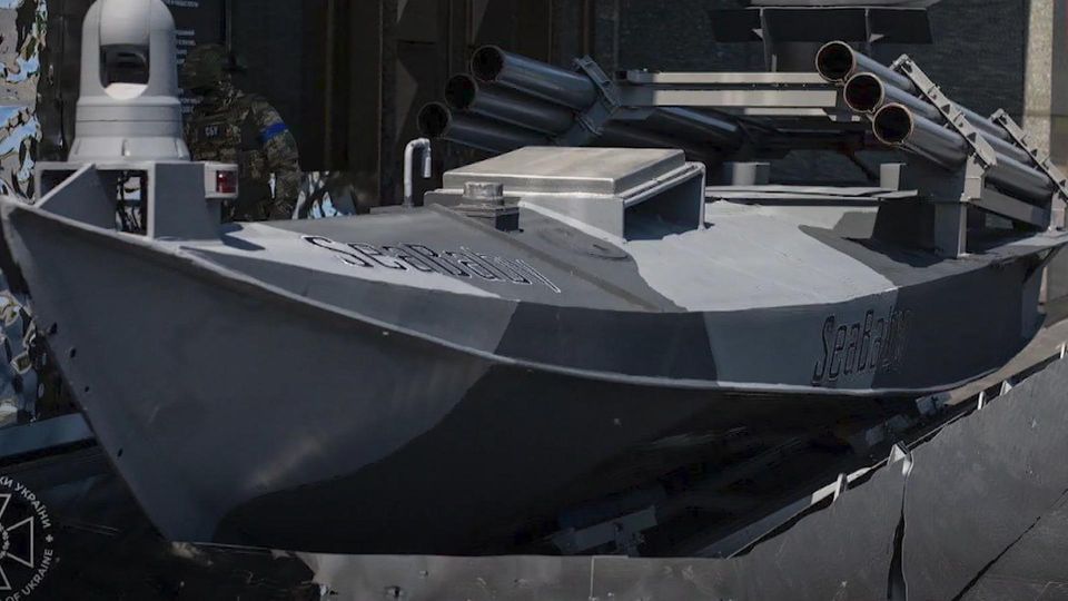 Ein Foto eines Kampfbootes mit Raketenwerfern