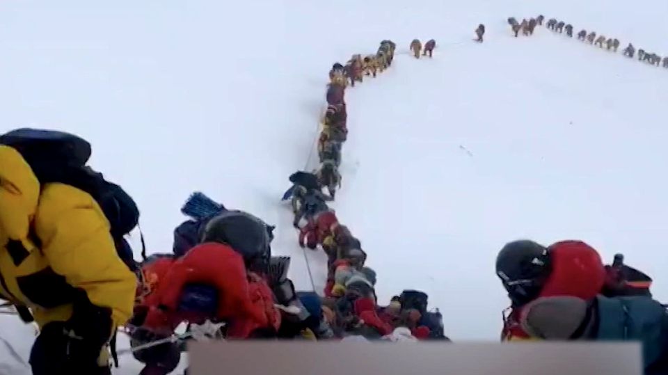 Mount Everest: Video zeigt erneut hohen Andrang auf dem höchsten Berg der Welt