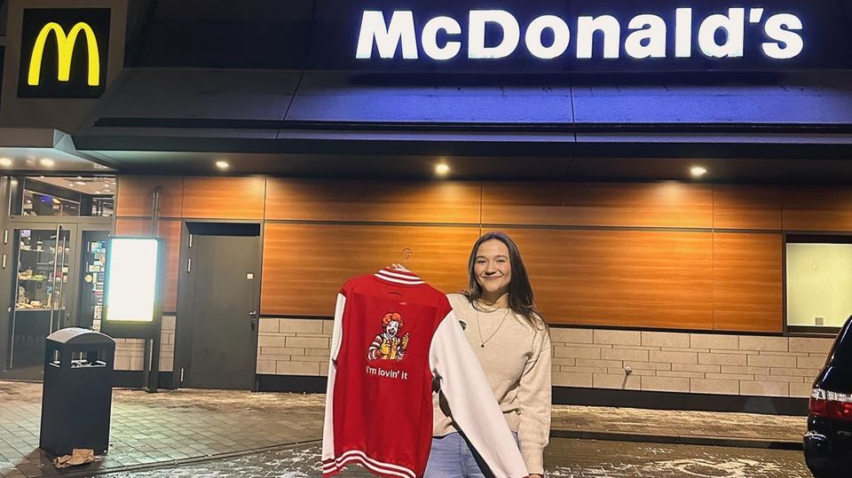 Seit Januar dieses Jahres handelt Lena Lind mit ihren selbst bestickten Jacken erstaunliche Deals aus