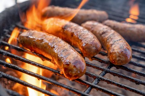 Würste auf dem Grill: Ökotest hat vegane Grillwürste getestet