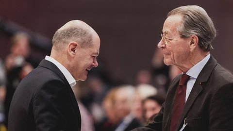 Bundeskanzler Olaf Scholz (l.) und SPD-Urgestein Franz Müntefering