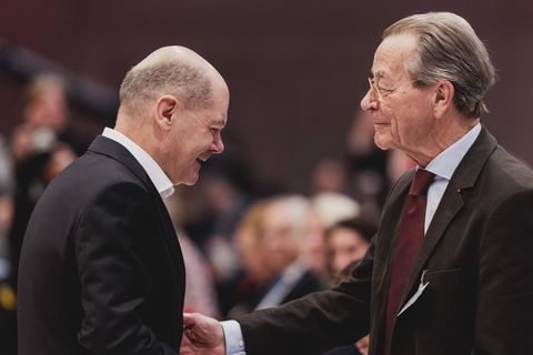 Bundeskanzler Olaf Scholz (l.) und SPD-Urgestein Franz Müntefering
