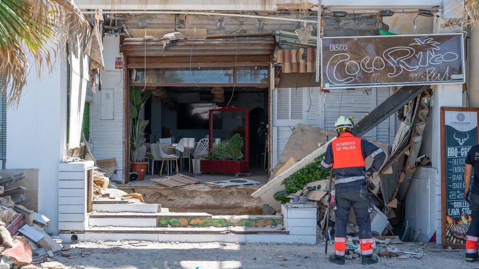 Die Unglücksstelle der eingestürzten Dachterrasse des "Medusa Beach Clubs" auf Mallorca