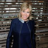 Brigitte Macron in einer dunkelblauen Jacke