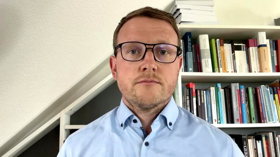 Sylt-Vorfall: Rechtsextremismus-Forscher ordnet Nazi-Parolen in VIP-Club ein Sylt-Vorfall: Rechtsextremismus-Forscher ordnet Nazi-Parolen in VIP-Club ein