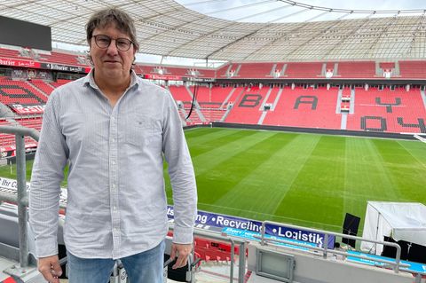 Rüdiger Vollborn im Stadion in Leverkusen