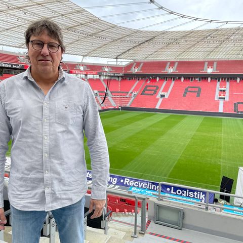 Rüdiger Vollborn im Stadion in Leverkusen