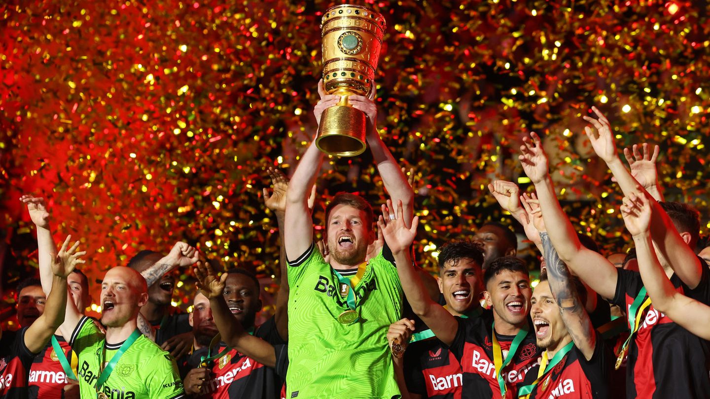 Double-Gewinner: Leverkusens Pokalsieg in der Pyro-Hölle von Berlin: Die Bilder vom Finale